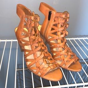 Brown leather Vince Camuto heels